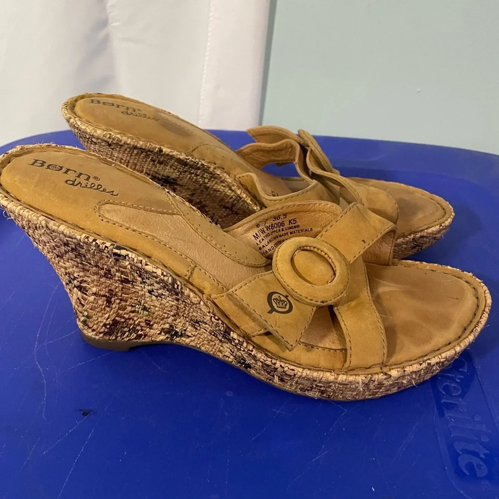 Born‎ drilles - espadrille wedges size 6 - tan